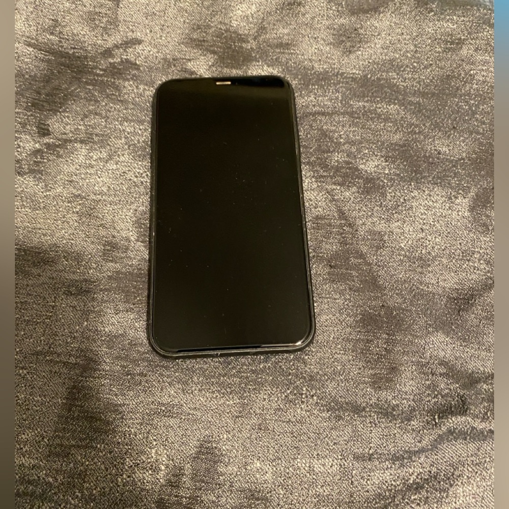 Apple iPhone 11 black Smartphone - Picture 4 of 11